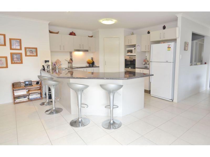 11 Presidential Ave, Jones Hill QLD 4570