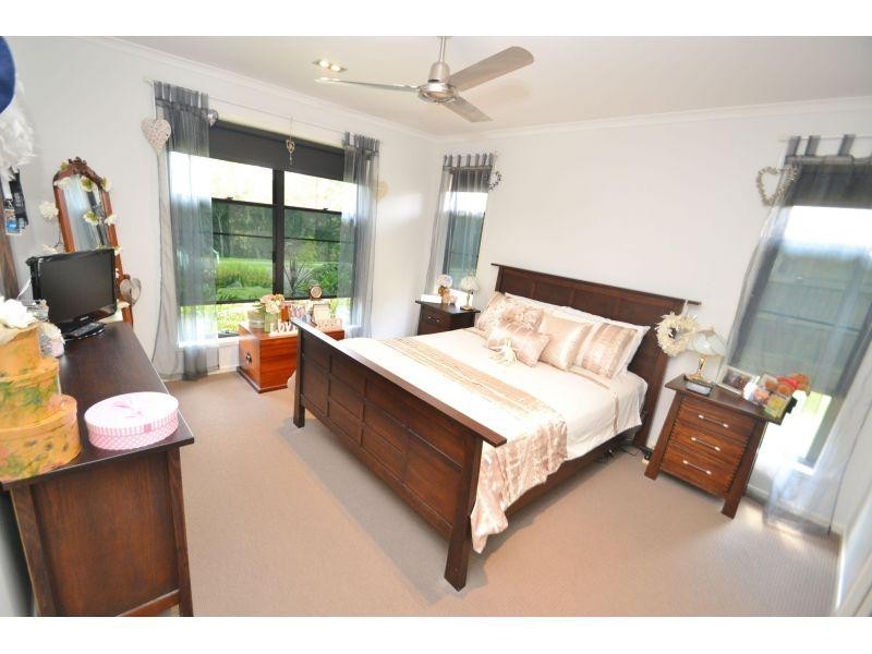 11 Presidential Ave, Jones Hill QLD 4570