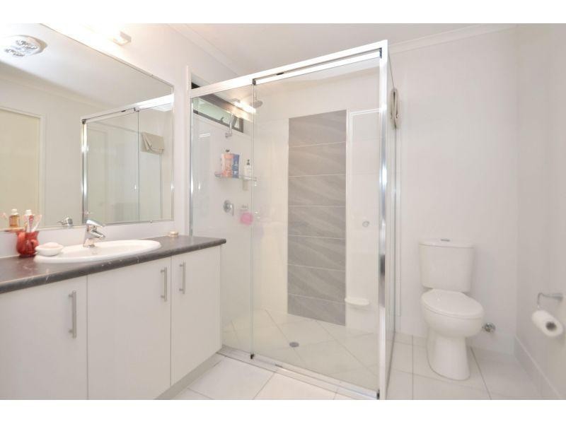 11 Presidential Ave, Jones Hill QLD 4570