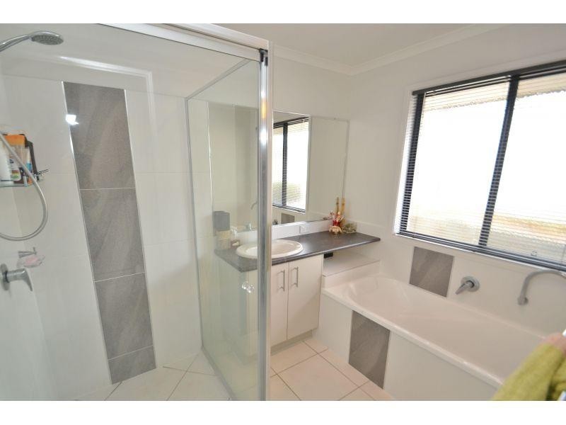11 Presidential Ave, Jones Hill QLD 4570