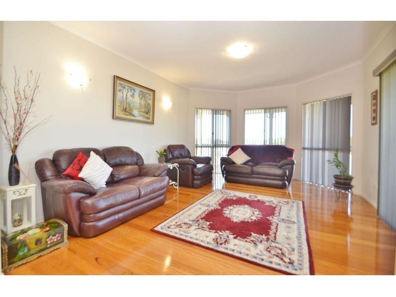 3 Oxley Court, Southside QLD 4570