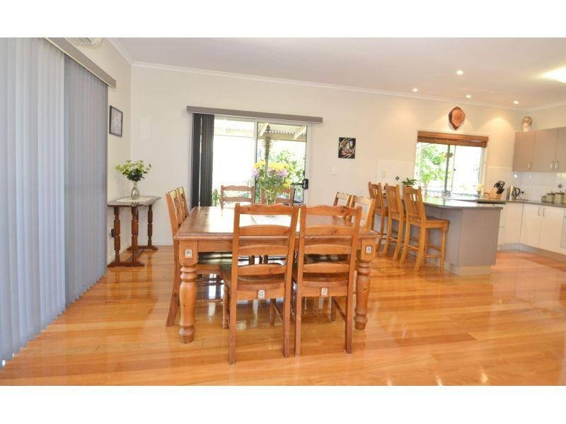 3 Oxley Court, Southside QLD 4570