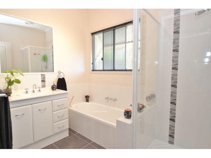 3 Oxley Court, Southside QLD 4570