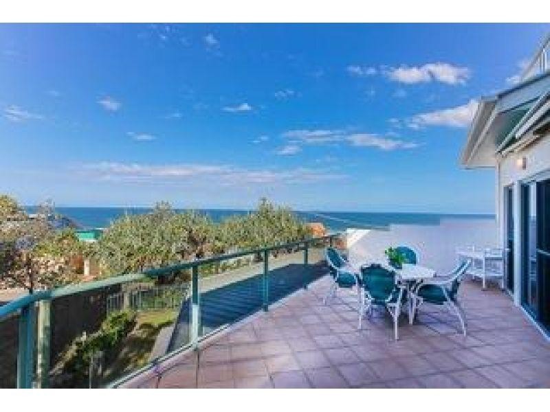 2/33 Tingira Cres, Sunrise Beach QLD 4567