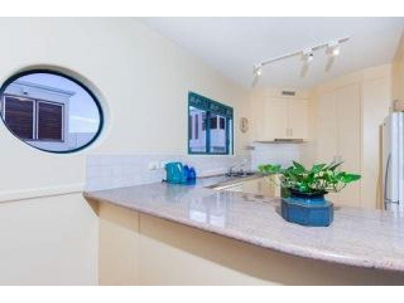 2/33 Tingira Cres, Sunrise Beach QLD 4567