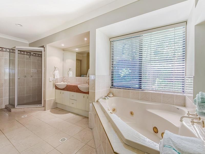 2 Noosa Banks Drive, Tewantin QLD 4565