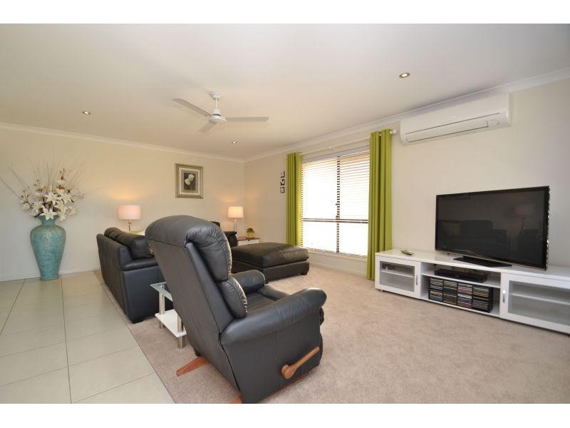 4  Principal Place, Jones Hill QLD 4570