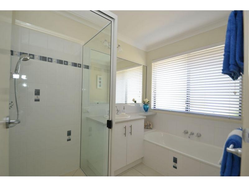 4  Principal Place, Jones Hill QLD 4570