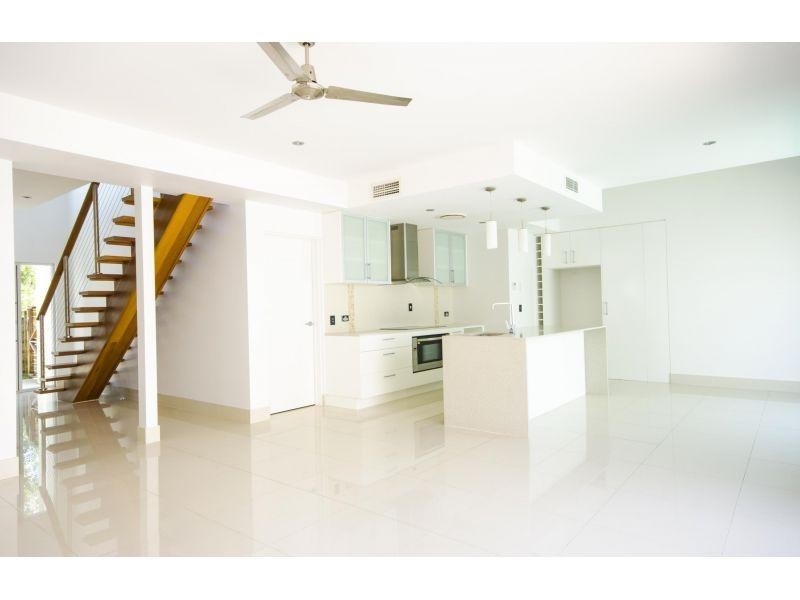 1/8 Nannygai Street, Noosaville QLD 4566