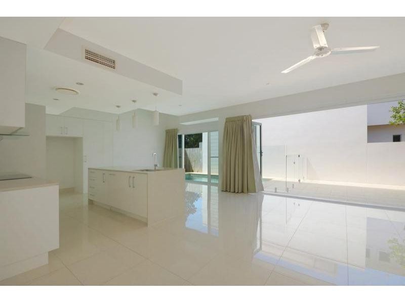 1/8 Nannygai Street, Noosaville QLD 4566