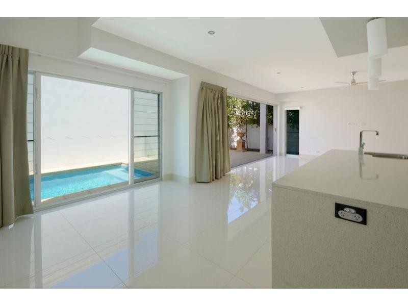 1/8 Nannygai Street, Noosaville QLD 4566