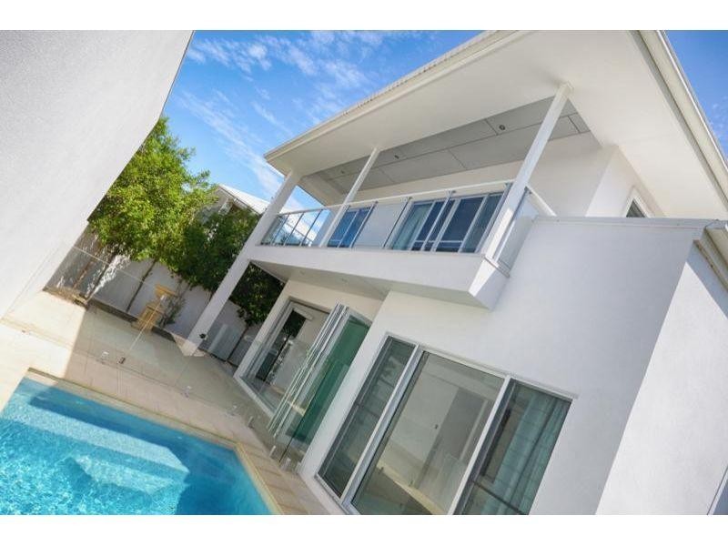 1/8 Nannygai Street, Noosaville QLD 4566