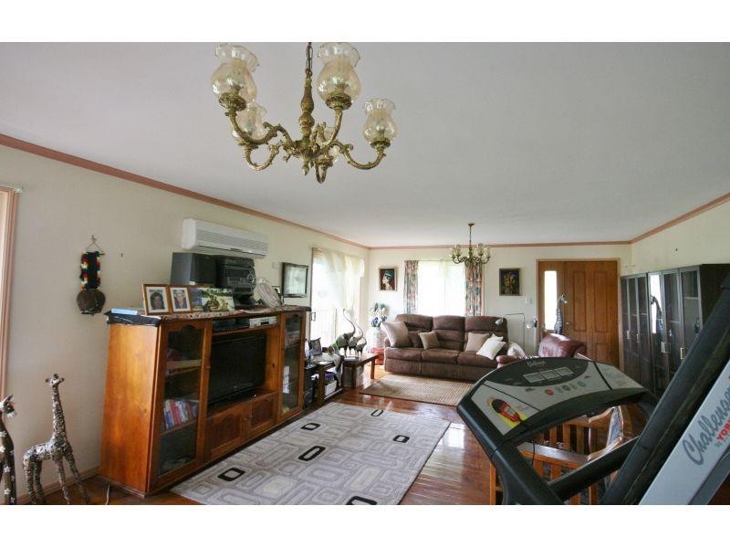 92 Robert Road, Chatsworth QLD 4570