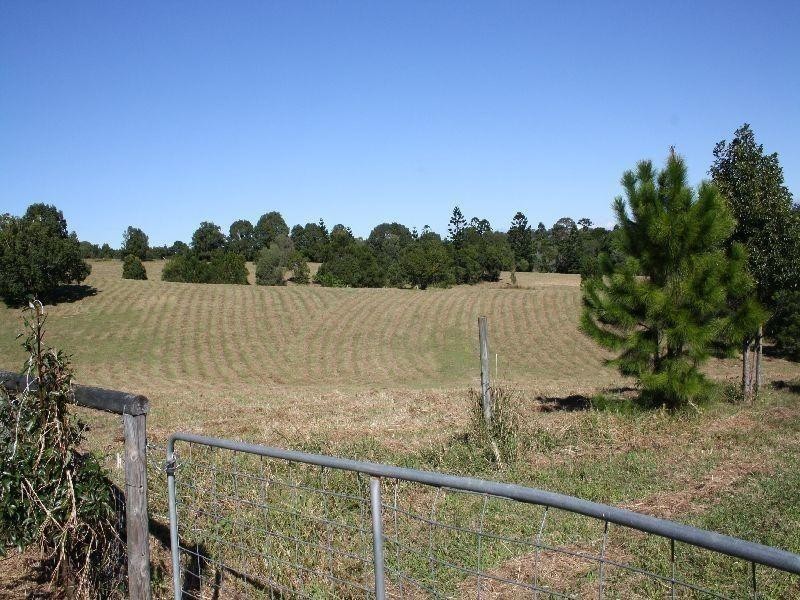 74 Frogmouth Lane, Lake Macdonald QLD 4563