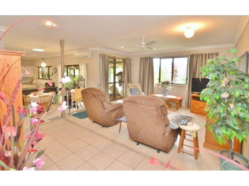 9 Luckona Court, Southside QLD 4570