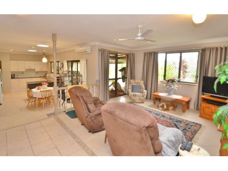 9 Luckona Court, Southside QLD 4570