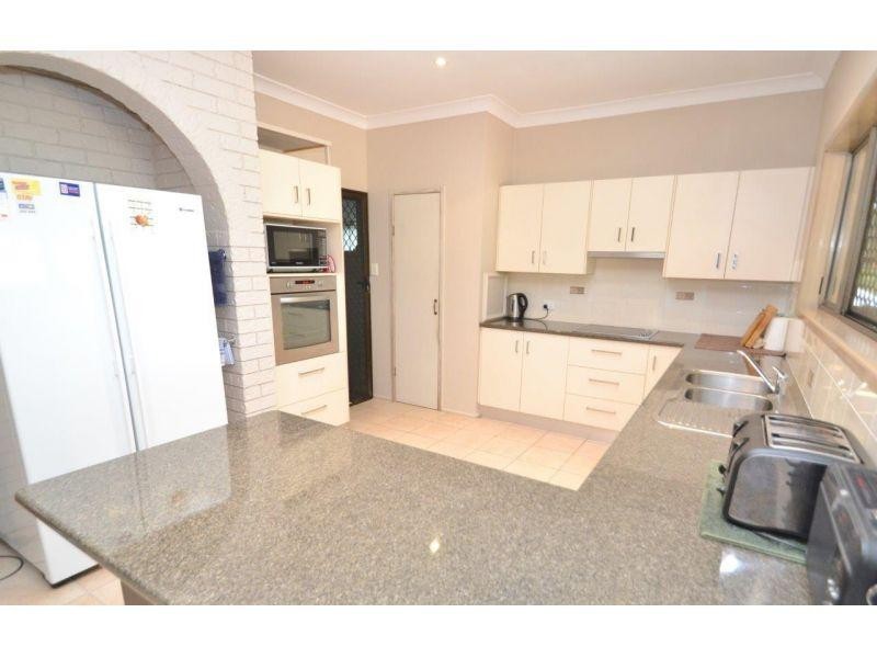 9 Luckona Court, Southside QLD 4570