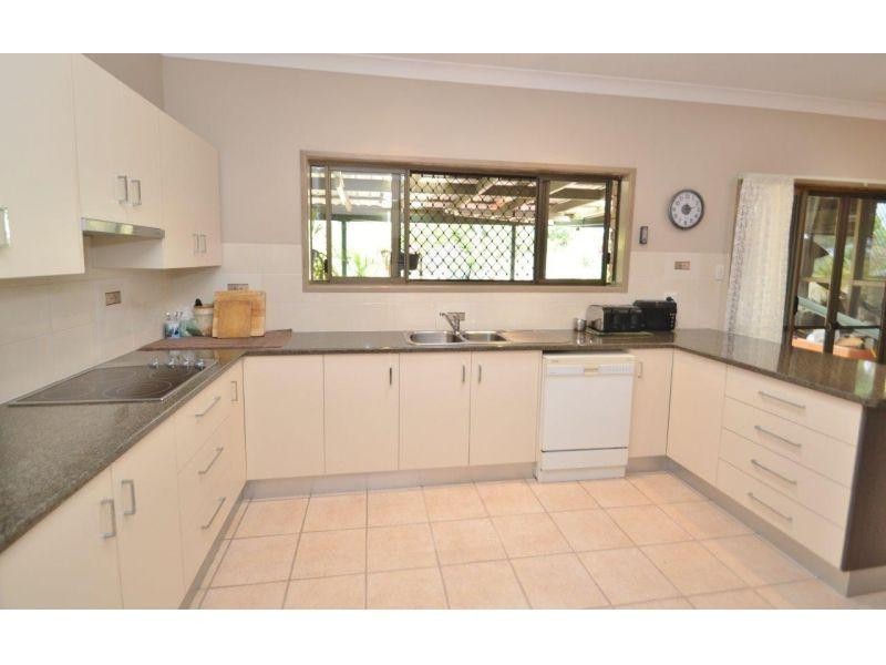 9 Luckona Court, Southside QLD 4570