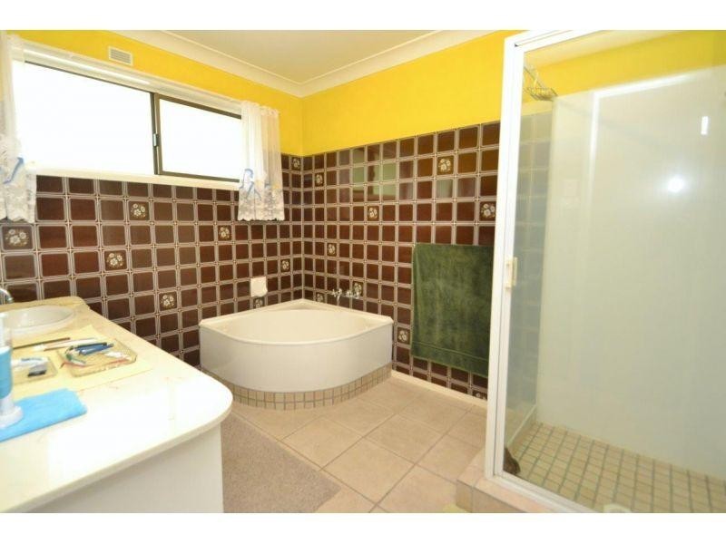 9 Luckona Court, Southside QLD 4570