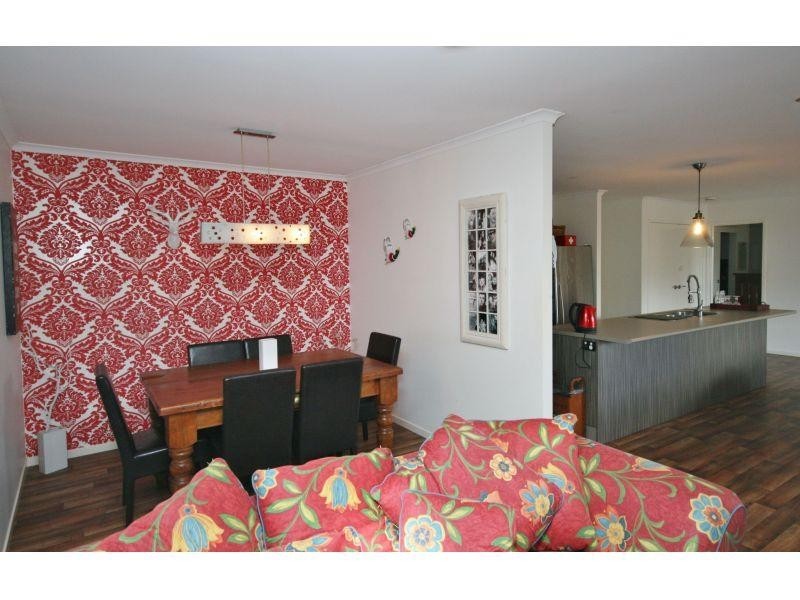 8 Managers Court, Jones Hill QLD 4570