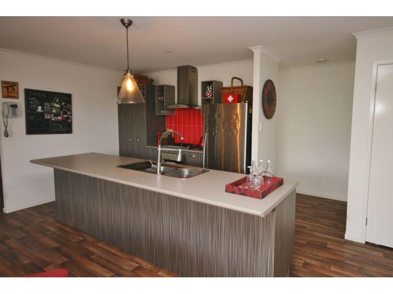 8 Managers Court, Jones Hill QLD 4570