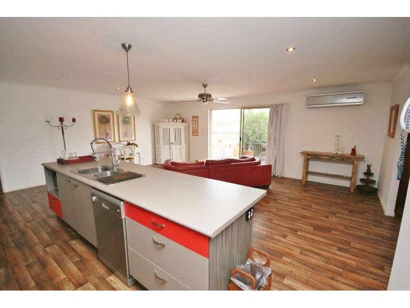 8 Managers Court, Jones Hill QLD 4570