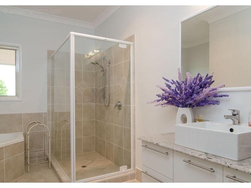 33 Kensington Drive, Cooroy QLD 4563