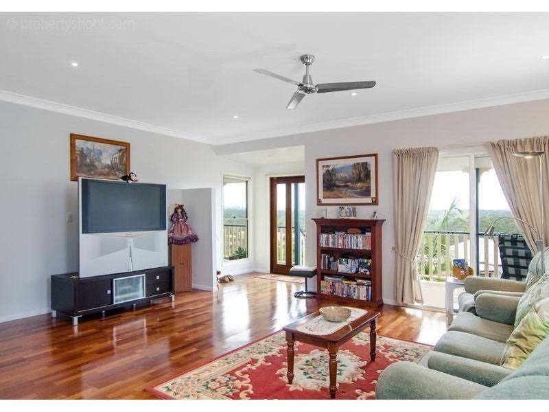 33 Kensington Drive, Cooroy QLD 4563