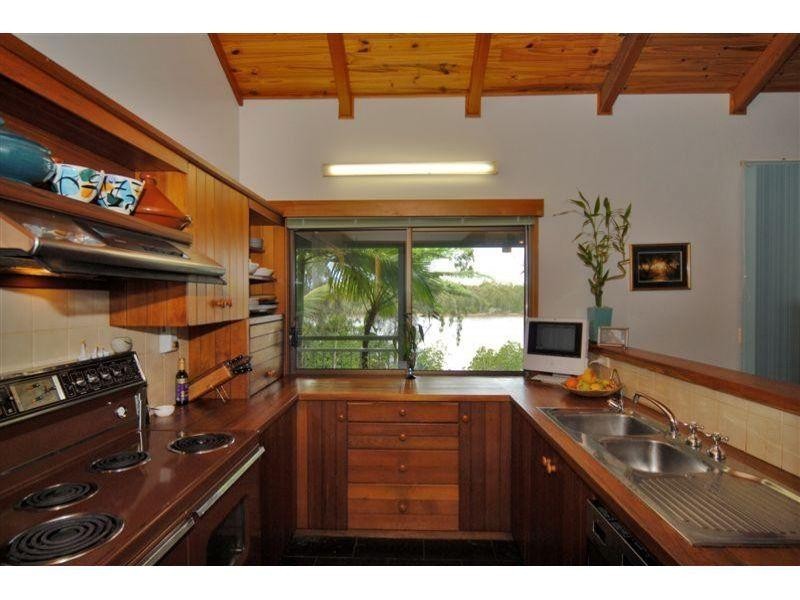 13 Maximillian Road, Noosa North Shore QLD 4565