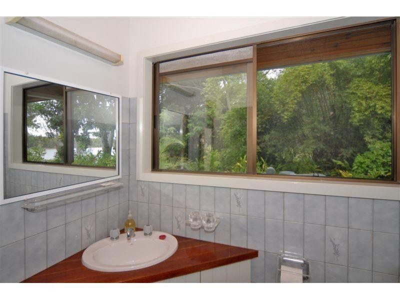 13 Maximillian Road, Noosa North Shore QLD 4565