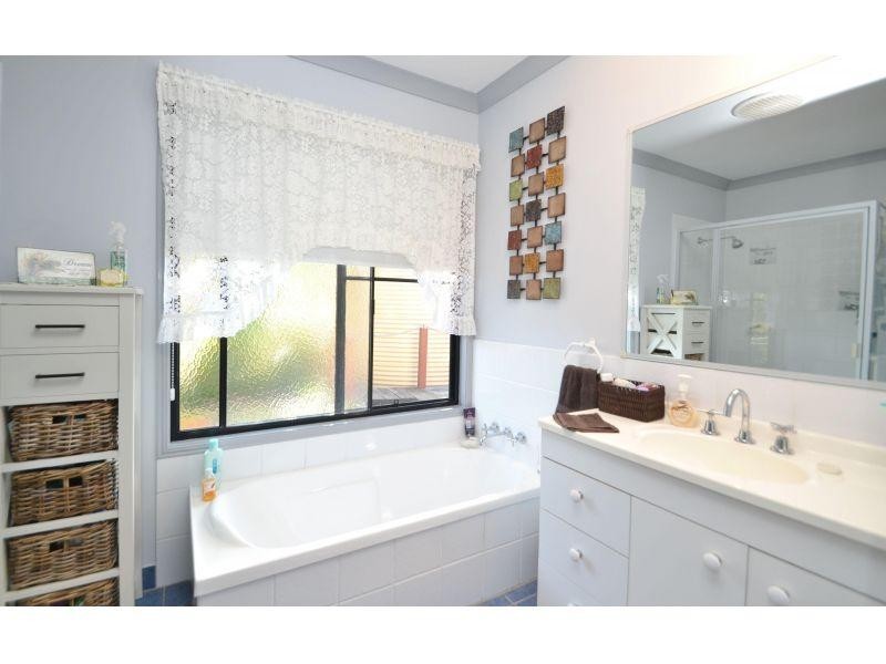 30 Robert Road, Chatsworth QLD 4570