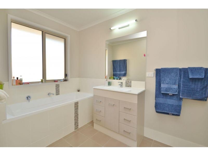 20  Eucalyptus Avenue, Southside QLD 4570