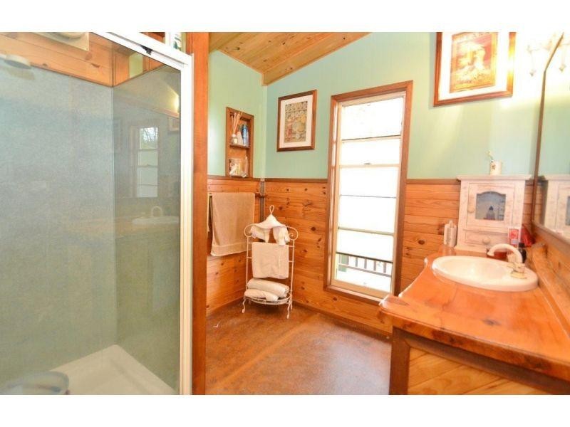 183 Robinson Road, Calico Creek QLD 4570