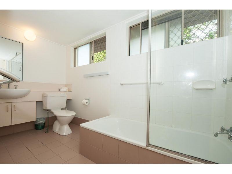 117/4 Lake Weyba Dr, Noosaville QLD 4566