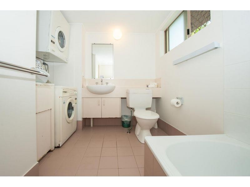 117/4 Lake Weyba Dr, Noosaville QLD 4566