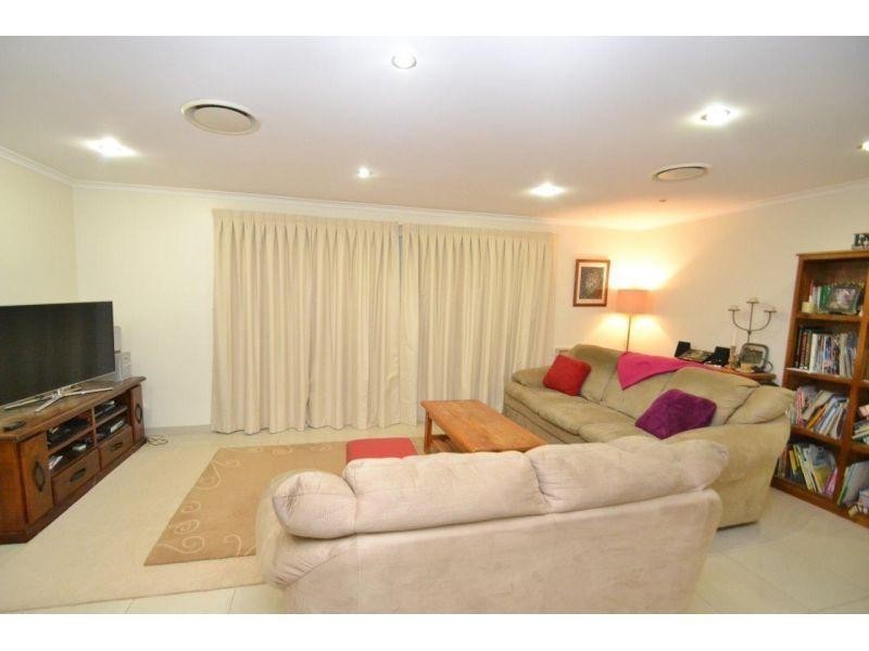 16 Heaviside Road, Neerdie QLD 4570