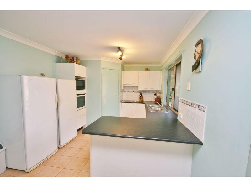 4 Magnolia Court, Southside QLD 4570