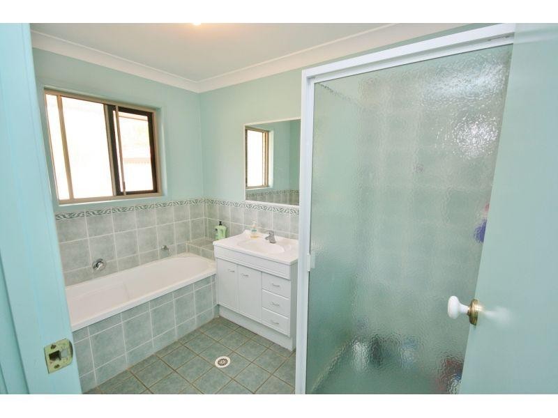 4 Magnolia Court, Southside QLD 4570