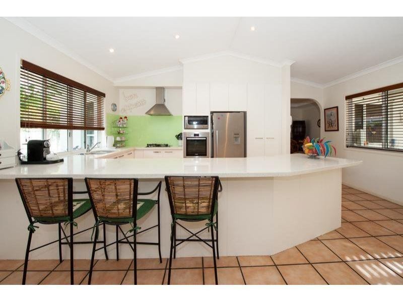 2 Waterside Court, Noosa Waters QLD 4566
