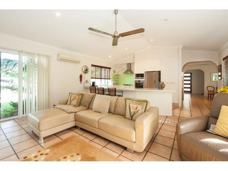 2 Waterside Court, Noosa Waters QLD 4566
