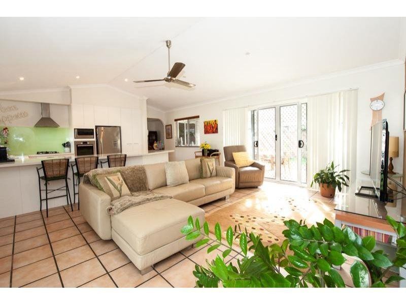 2 Waterside Court, Noosa Waters QLD 4566