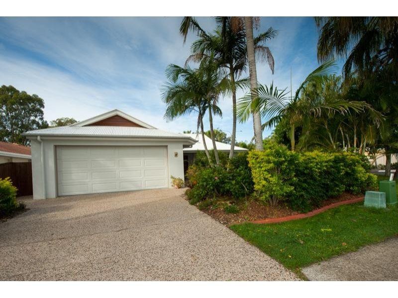 2 Waterside Court, Noosa Waters QLD 4566
