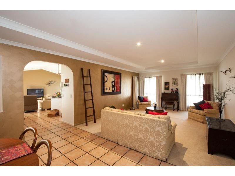 2 Waterside Court, Noosa Waters QLD 4566