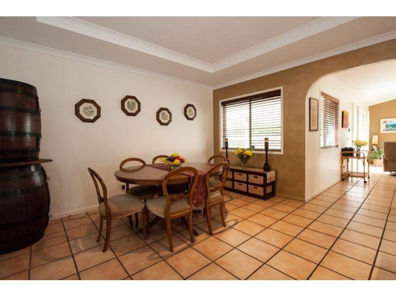2 Waterside Court, Noosa Waters QLD 4566