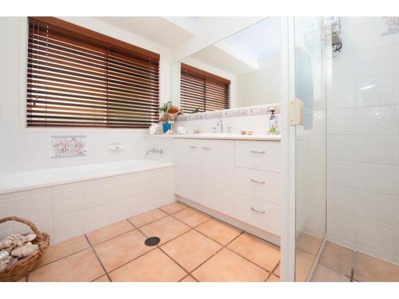 2 Waterside Court, Noosa Waters QLD 4566