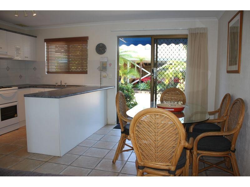 2/272 Weyba Road, Noosaville QLD 4566