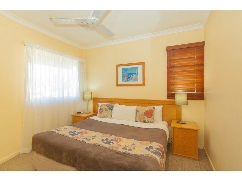 24 & 25/9 Albert Street, Noosaville QLD 4566