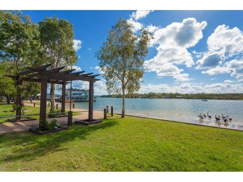 24 & 25/9 Albert Street, Noosaville QLD 4566