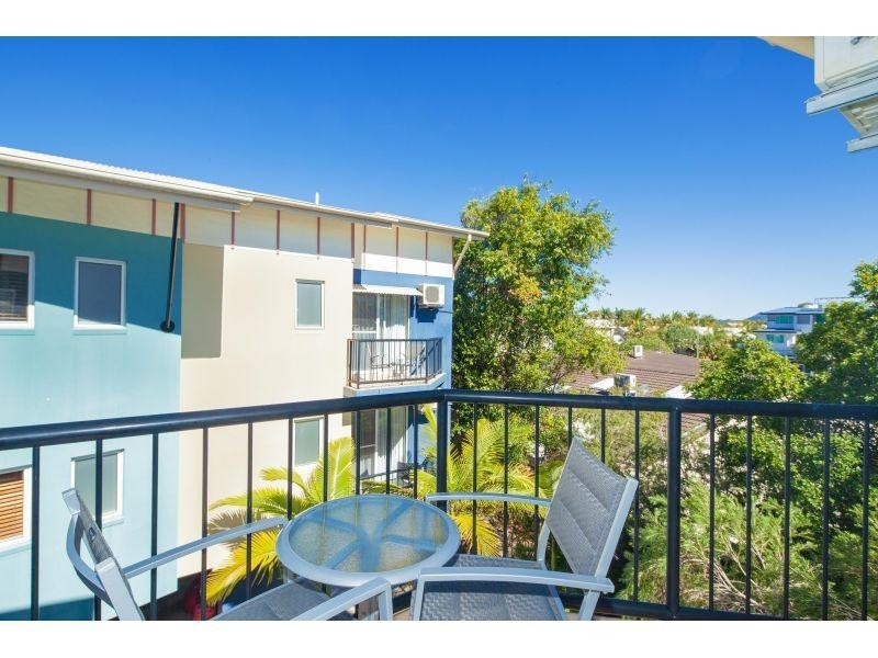 24 & 25/9 Albert Street, Noosaville QLD 4566