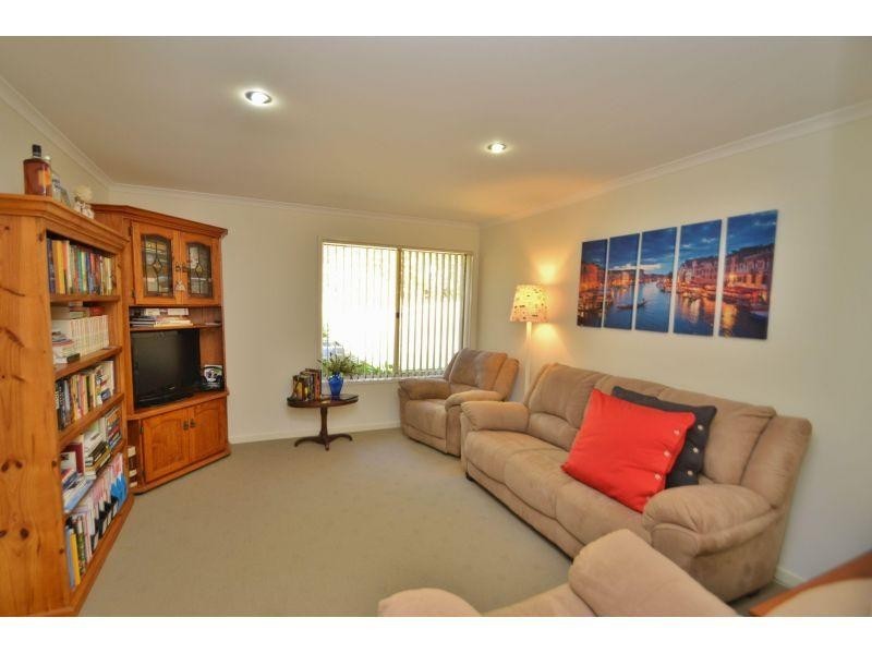 10 Jasmine Avenue, Southside QLD 4570